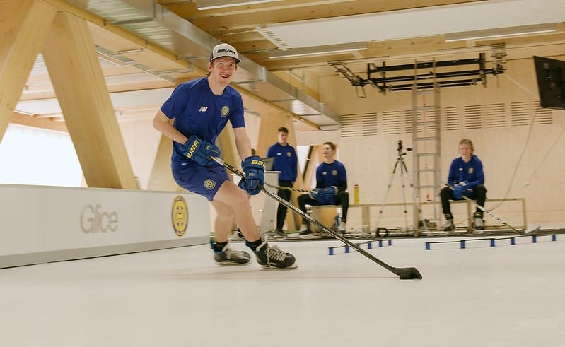 Is Using a Slide Board Good for Enhancing Hockey Footwork and Stability？