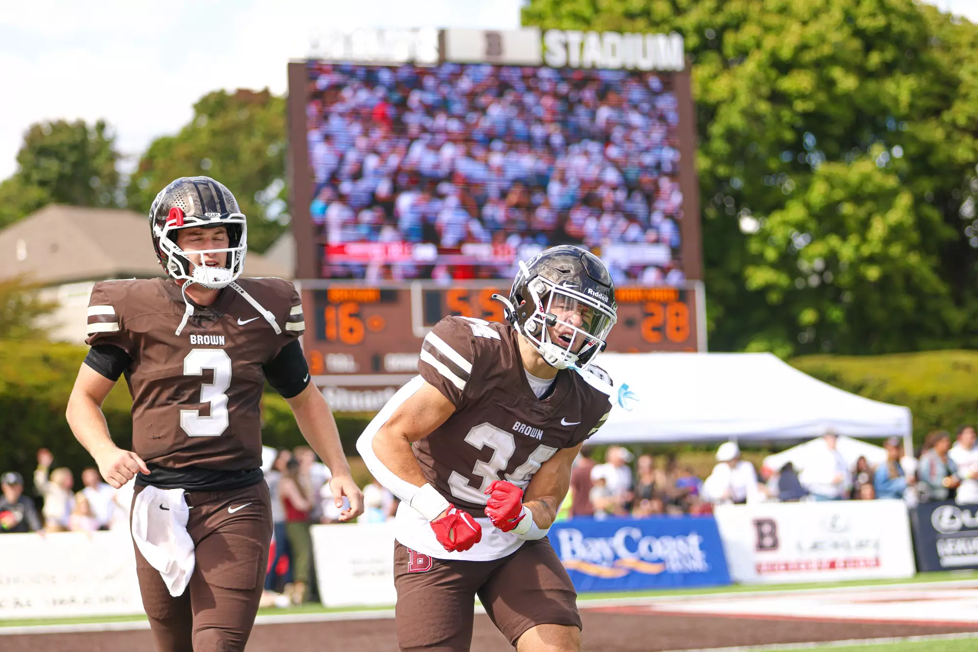 Last-Minute Thriller： Brown Bears Stun Harvard in Football Showdown