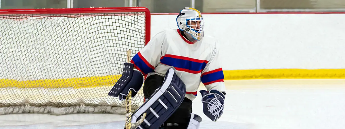 Exploring the Purpose of Knee Guards in Hockey： Safety and Support for Goalies