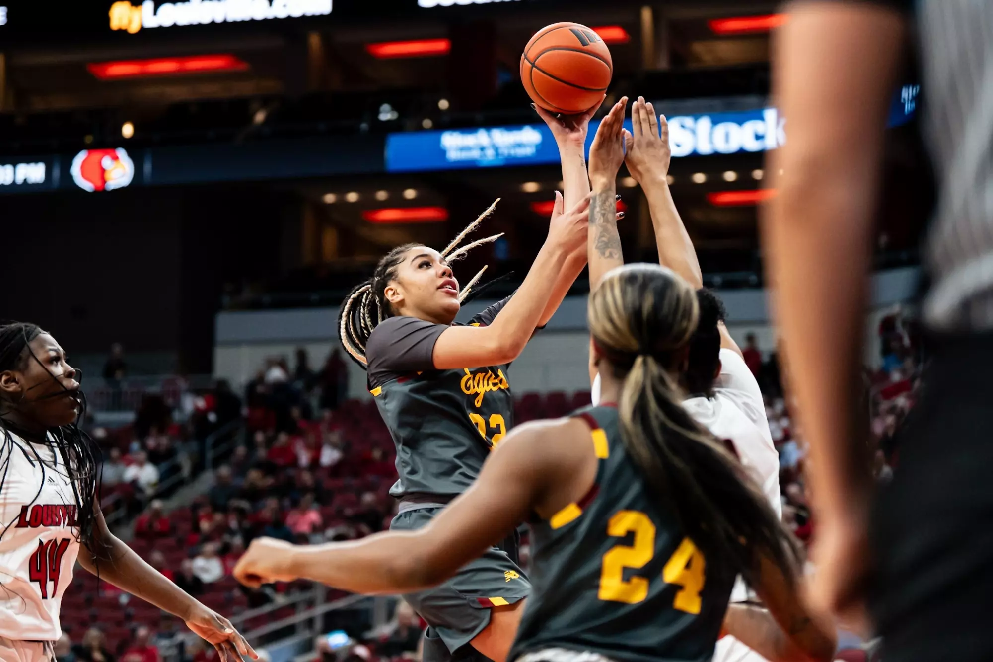 Live Updates： Louisville Cardinals vs Boston College Eagles Womens Basketball Game